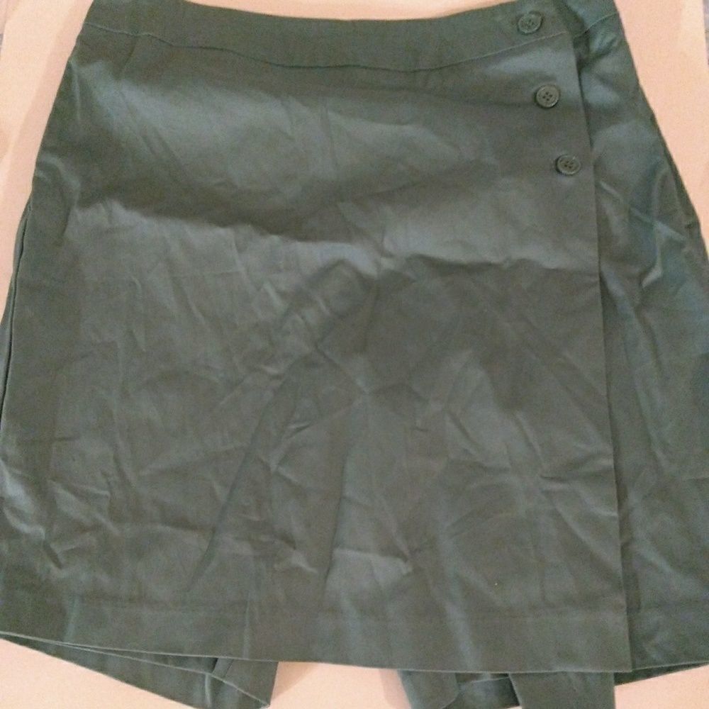 Chadwick's Three Button Skort - Picture 3 of 7